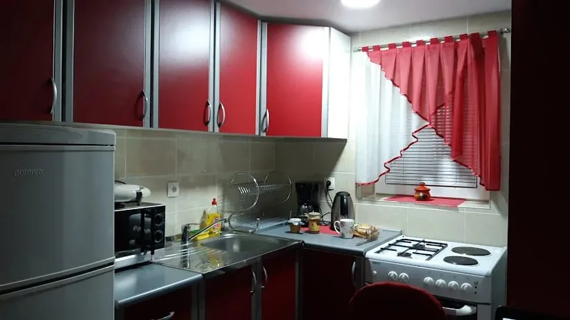 Kuhinjski elementi i uređaji u Apartmanu 1