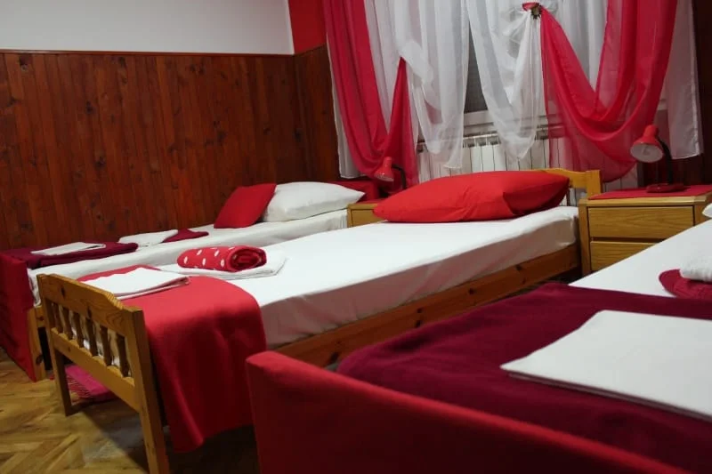 Tri odvojena kreveta u Apartmanu 1