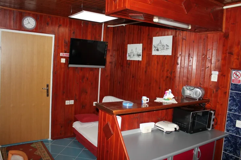 Kuhinja i stol za blagovanje u Apartmanu 2